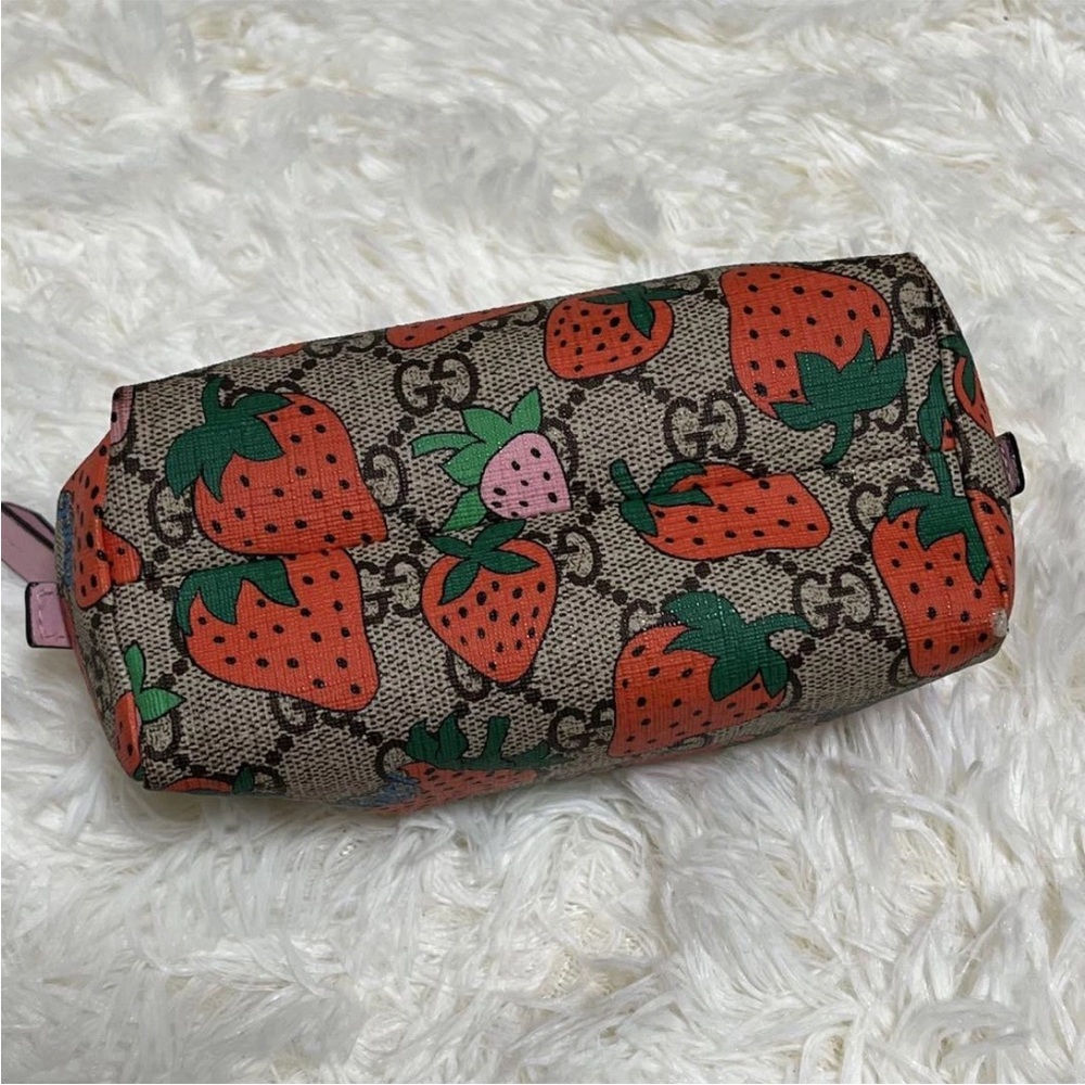 🍓GUCCI Strawberry GG Supreme Cosmetic Makeup Bag Pouch RARE - Picture 4 of 9
